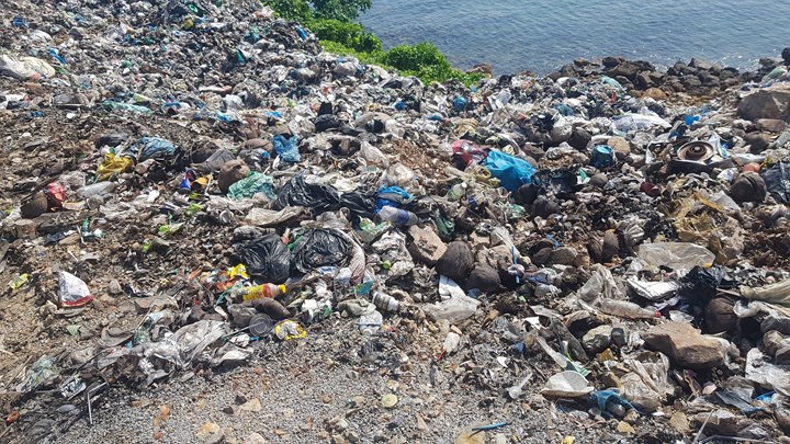 Rác thải nhựa tràn lan trên các hòn đảo