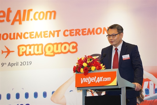 Ông Victor Liu, Cục Phó Cục Hàng không Hồng Kông chúc mừng Vietjet khai trương đường bay mới