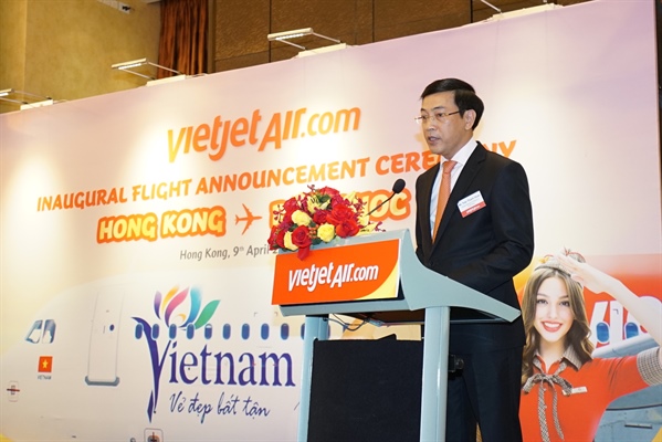 Tổng Lãnh Sự Việt Nam tại Hồng Kông - ông Trần Thanh Huân phát biểu tại sự kiện khai trương đường bay mới