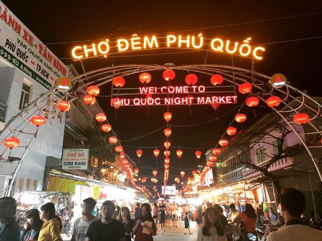 Chợ đêm Phú Quốc –tấp nập khách du lịch