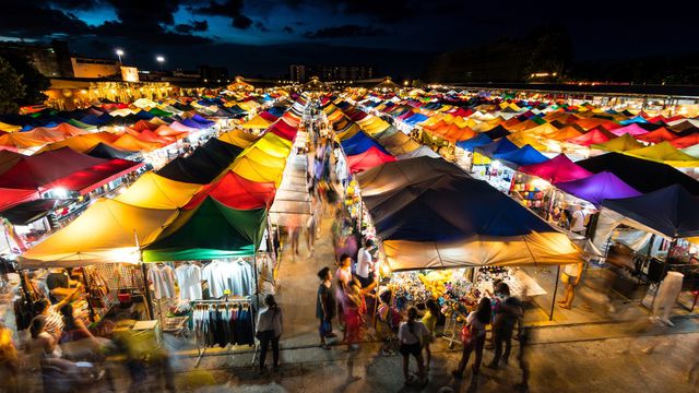 Chợ đêm không chỉ là điểm vui chơi, giải trí của du khách mà còn là động lực phát triển nền du lịch