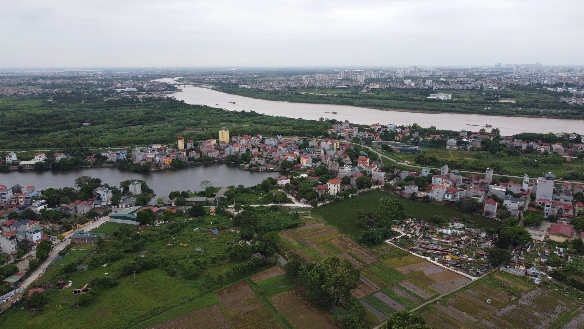 Đê sông Đuống đoạn từ Dốc Vân, xã Mai Lâm đi Đông Hội.