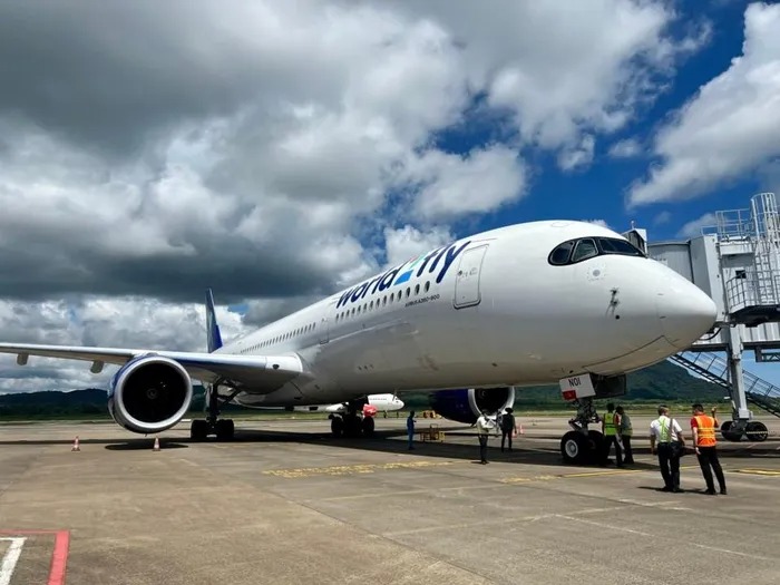 Máy bay đưa 430 khách từ Séc cập Cảng hàng không quốc tế Phú Quốc.